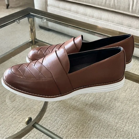 Cole Haan Brown Leather Loafers with Modern Design - Picture 4 of 9
